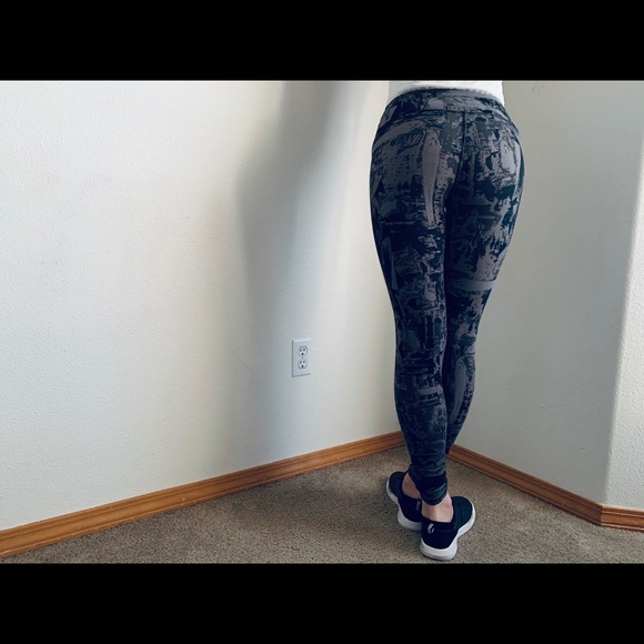ALO Yoga High Rise Leggings - Picture 3 of 8